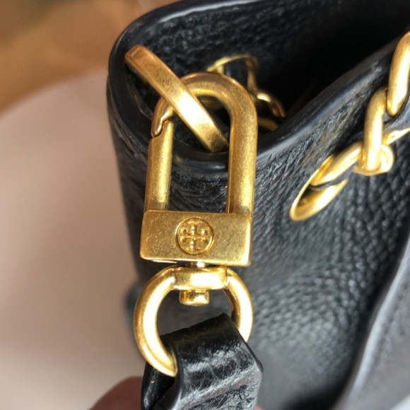 Tory Burch Britten Pebbled Leather Crossbody Tote NWOT - Picture 3 of 7